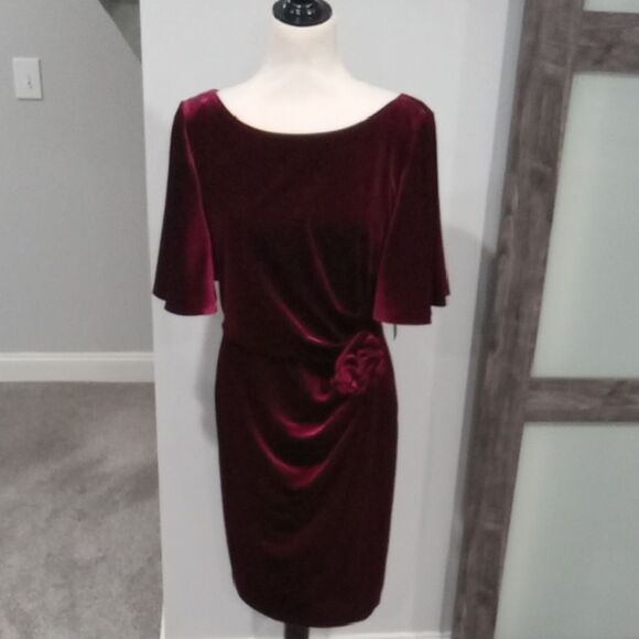 Jessica Howard Burgundy Velvet Midi Dress With Rosette Embelishment Size 8 NWT - Picture 1 of 4